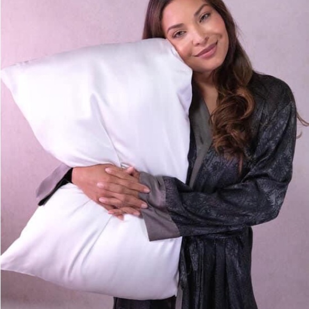 Any 2 $5/each .. 100% Pure Silk Pillowcase
